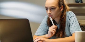 The Impact of AI on College Essays: 2025 Admission Rules & Ethics - Cover Image