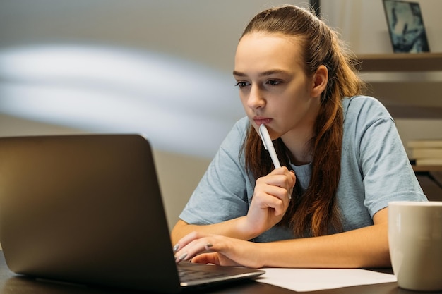 The Impact of AI on College Essays: 2025 Admission Rules & Ethics