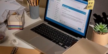 Avoid Resume Mistakes: 2025 Update for US Job Seekers - Cover Image