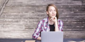 Smart Borrowing 2025: Federal vs. Private Student Loans - Rates & Options - Cover Image